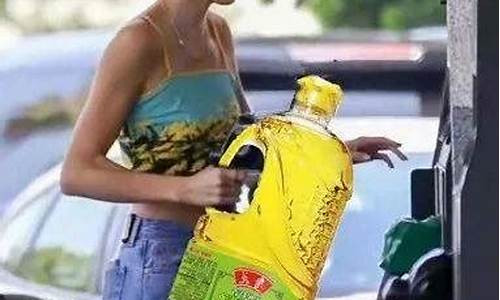 苹果油价文案搞笑_油价太贵的搞笑朋友圈