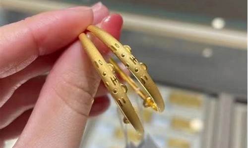 金价周大福宝宝镯老虎_周大福宝宝金饰