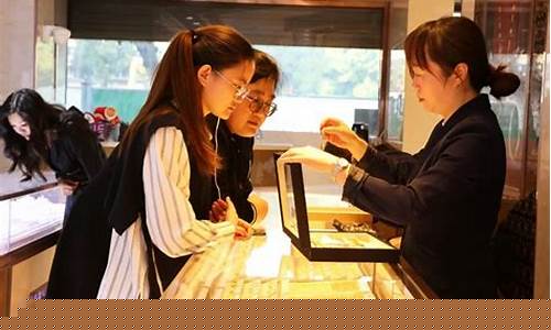 今年金价会跌到260吗_今年金价还会涨价