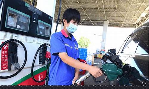 乌市最新油价92汽油_乌鲁木齐92号汽油价格