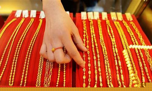 品牌金价跟普通金价一样吗_每个品牌金价不同如何选择
